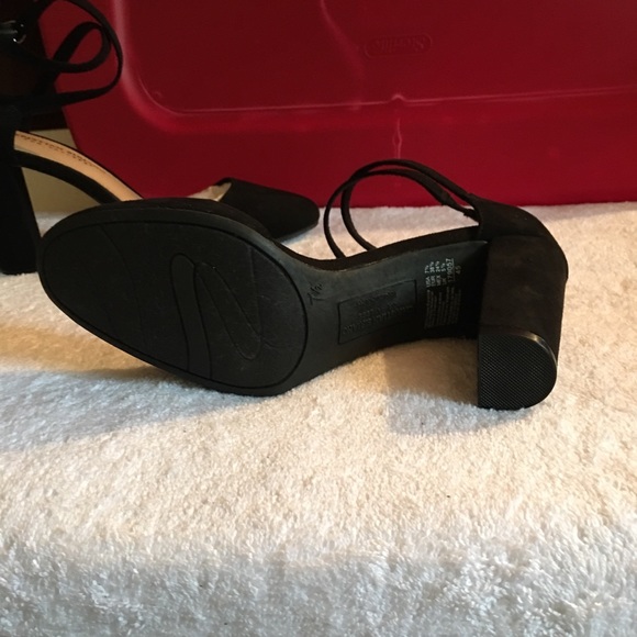 🌹🌹super cute NWT Black beauty zipper in back - Picture 6 of 6